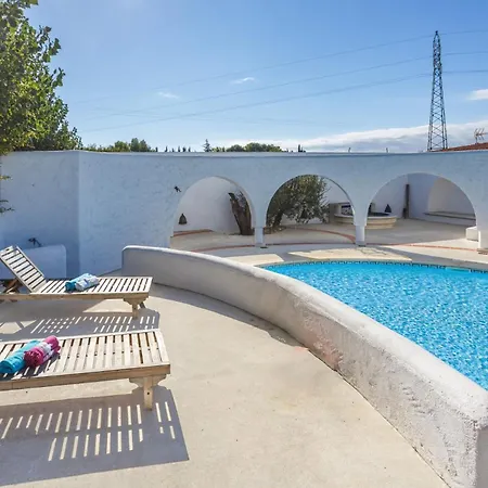 Villa Les Arches By *